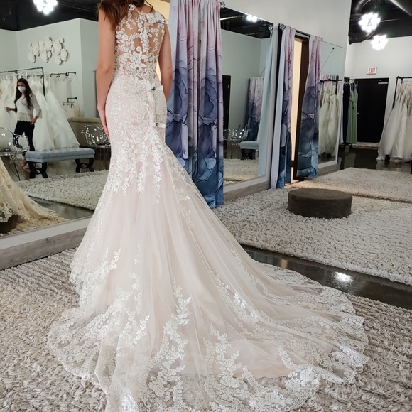 Brand new, size 8, ivory wedding dress. - Picture 5 of 7